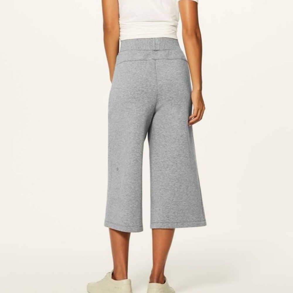 Lululemon Athletica New Form Cropped Pants - Picture 2 of 10